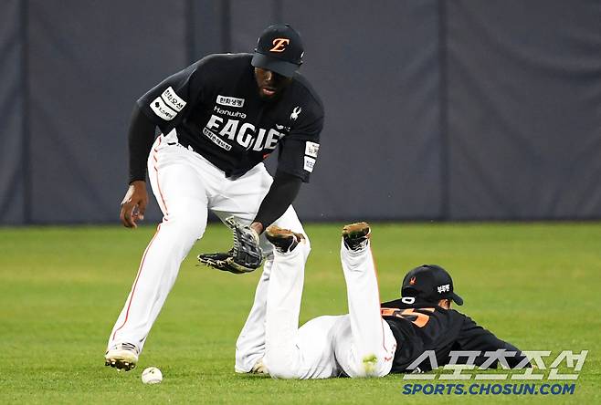 공격이 꼬이니 수비도 잘 풀리지 않았다.