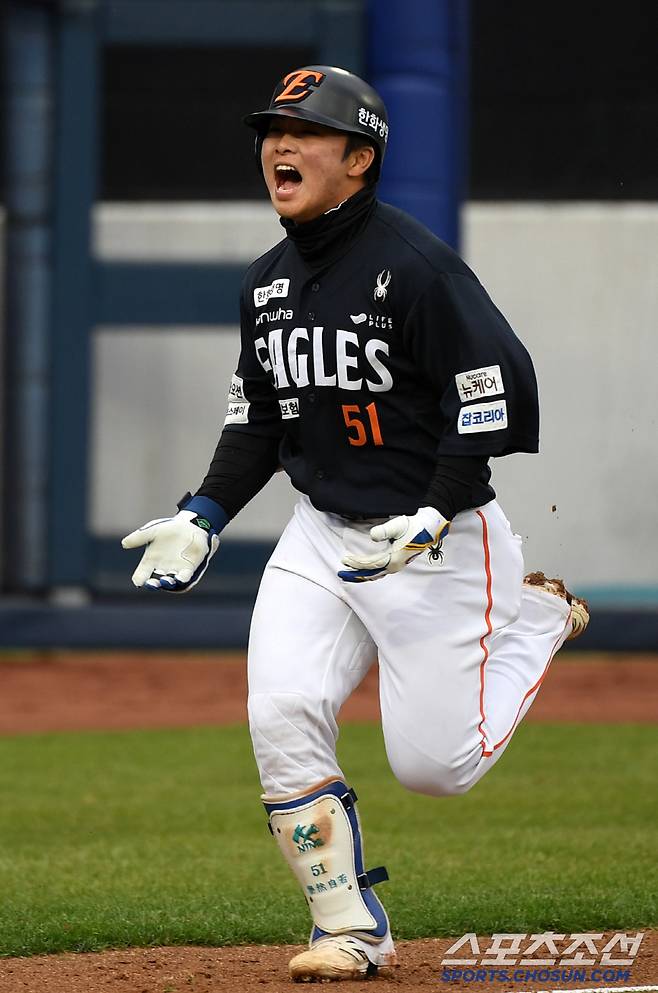 5일 대구 삼성라이온즈파크에서 열린 삼성 라이온즈와 한화 이글스의 경기. 9회초 2사 1,2루 한화 문현빈이 역전 스리런포를 날린 뒤 환호하고 있다. 대구=박재만 기자 pjm@sportschosun.com/2025.04.05/