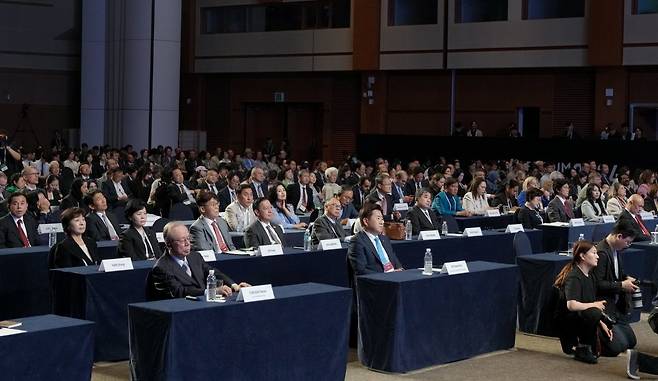 지난해 5월 최대 4300명까지 수용 가능한 국내 유일 리조트형 컨벤션센터인 제주국제컨벤션센터(ICC 제주)에서 제주포럼이 열리고 있다. 올해도 ICC 제주에서 APEC 관련 주요 회의들이 열린다. 제주도 제공