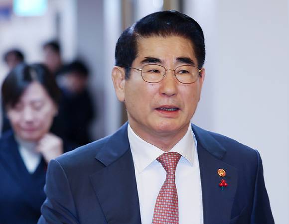 지난해 12월 3일 김용현 당시 국방부 장관이 정부서울청사에서 열린 국무회의에 참석하고 있다.  [사진=연합뉴스]