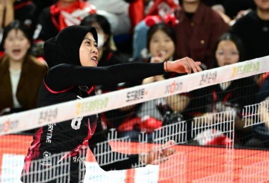 스파이크하는 정관장의 메가