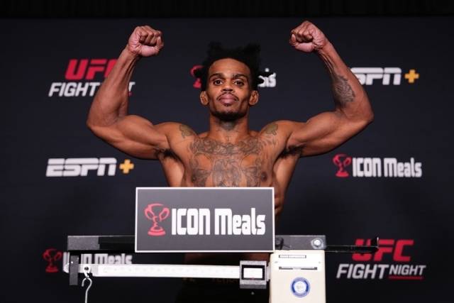 코르테비어스 로미어스는 63.3kg으로 허용 체중을 무려 1.6kg이나 넘겼다. 사진=UFC 제공