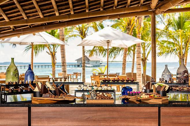 매일 다른 테마의 뷔페를 선보이는 쿠레디바루의 오누 마르케 레스토랑. 사진제공|팜투어