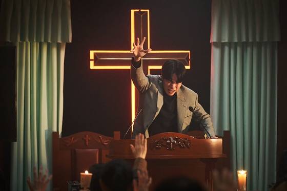 '계시록' 목사 성민찬 역의 류준열 /사진=넷플릭스