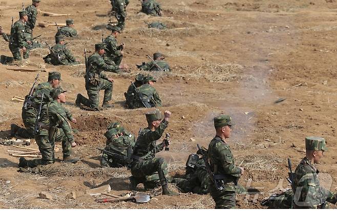 (평양 노동신문=뉴스1) = 인민군 특수작전부대들의 종합훈련. [국내에서만 사용가능. 재배포 금지. DB 금지. For Use Only in the Republic of Korea. Redistribution Prohibited] rodongphoto@news1.kr