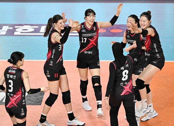 기뻐하는 정관장 선수들. 사진┃KOVO