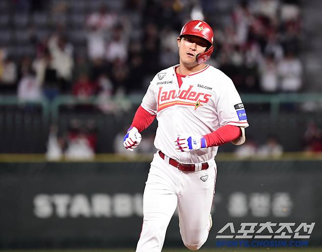 25일 인천 SSG랜더스필드에서 열린 KBO리그 SSG와 롯데의 경기. 3회 동점 솔로홈런을 날린 SSG 하재훈. 인천=송정헌 기자songs@sportschosun.com/2025.03.25/
