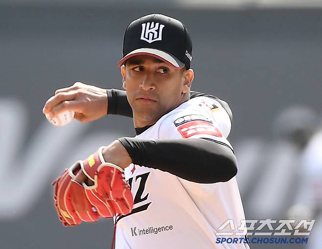 23일 수원 KT위즈파크에서 열린 한화-KT전. 선발투수 KT 쿠에바스가 투구하고 있다. 수원=정재근 기자 cjg@sportschosun.com/2025..3.23/
