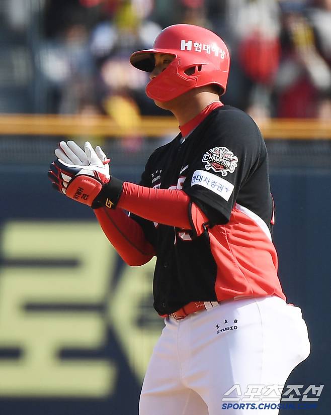 6일 서울 잠실구장에서 열린 KIA-LG전. 7회초 2사 3루 변우혁이 1타점 2루타를 친 후 기뻐하고 있다. 잠실=정재근 기자 cjg@sportschosun.com/2025.4.6/