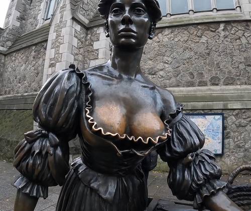 아일랜드 더블린에 있는 동상, 몰리 말론 / 유튜브 @DJStuartLee 영상 캡처