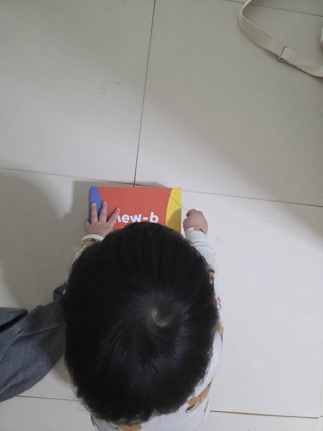 20250406_122050.jpg 뉴발란스 키즈신발엔 이렇게 써있음 ㅋㅋ