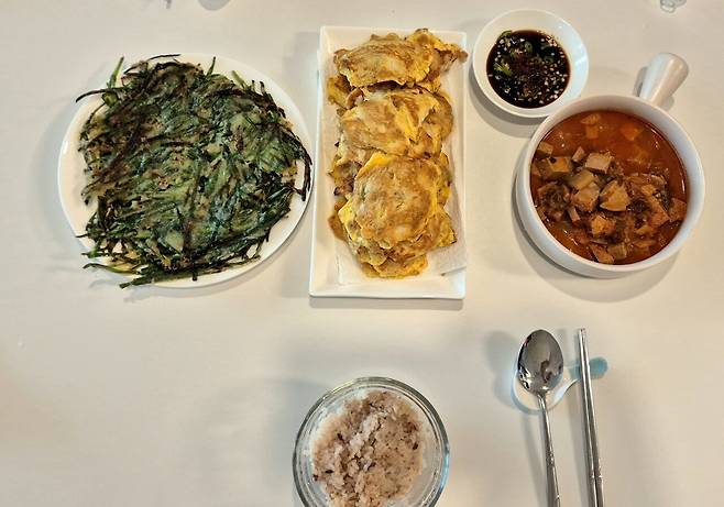 20250406_134758.jpg 멋쟁이 낮술 먹읍니다..(부추전, 동태전)