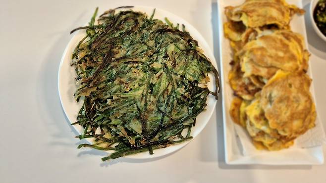 20250406_134803.jpg 멋쟁이 낮술 먹읍니다..(부추전, 동태전)