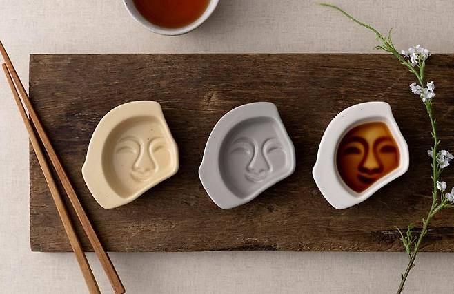 국립중앙박물관 굿즈 '뮷즈'의 대표 상품인 '신라의 미소 소스볼 세트'. 국립박물관문화재단 제공