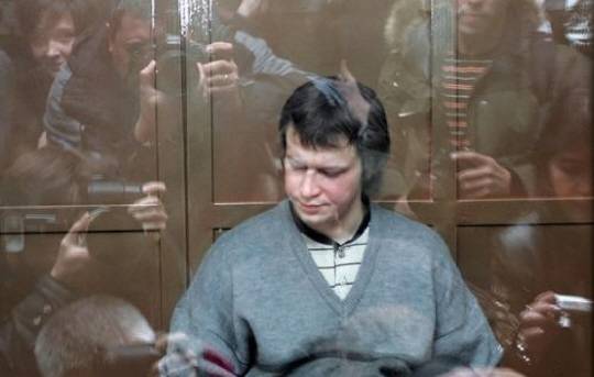 ‘체스판 연쇄 살인마’로 불리는 알렉산드르 피추시킨이 지난 2007년 법원에서 선고를 기다리고 있다. EPA 연합뉴스