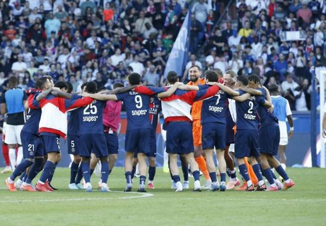 우승 기쁨을 만끽하는 PSG 선수들. /사진=PSG 공식 SNS 갈무리