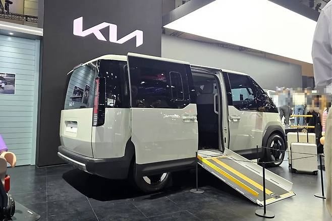 기아 PV5 패신저