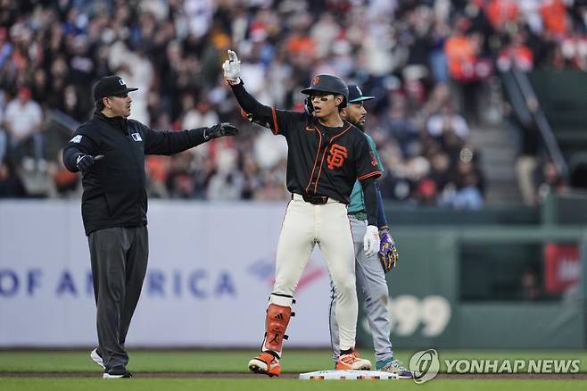 2루타를 치고 기뻐하는 이정후 [AP=연합뉴스]