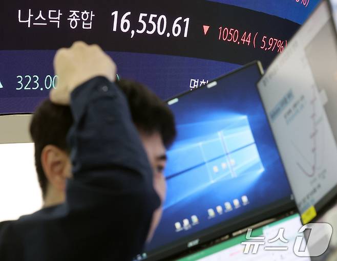 서울 중구 하나은행 본점 딜링룸./뉴스1 ⓒ News1 이동해 기자