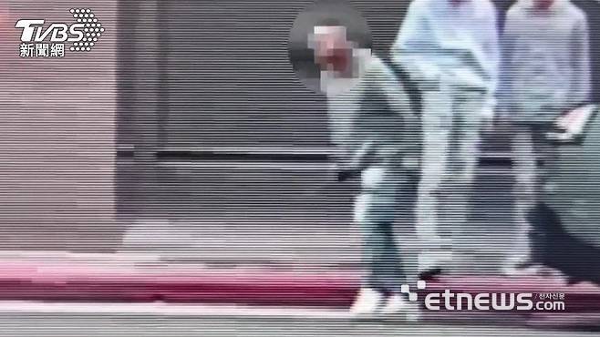 지난 5일 대만 타이베이시 시먼딩의 한 도로에서 한국인 유학생을 흉기로 찌른 용의자. TVBS 유튜브 캡처.