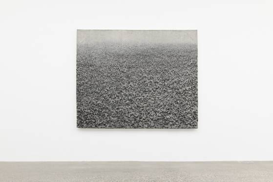 이진우, Untitled P24-071, 2024, Mixed media with Hanji on Linen, 183 x 224 cm. [사진 리안갤러리]