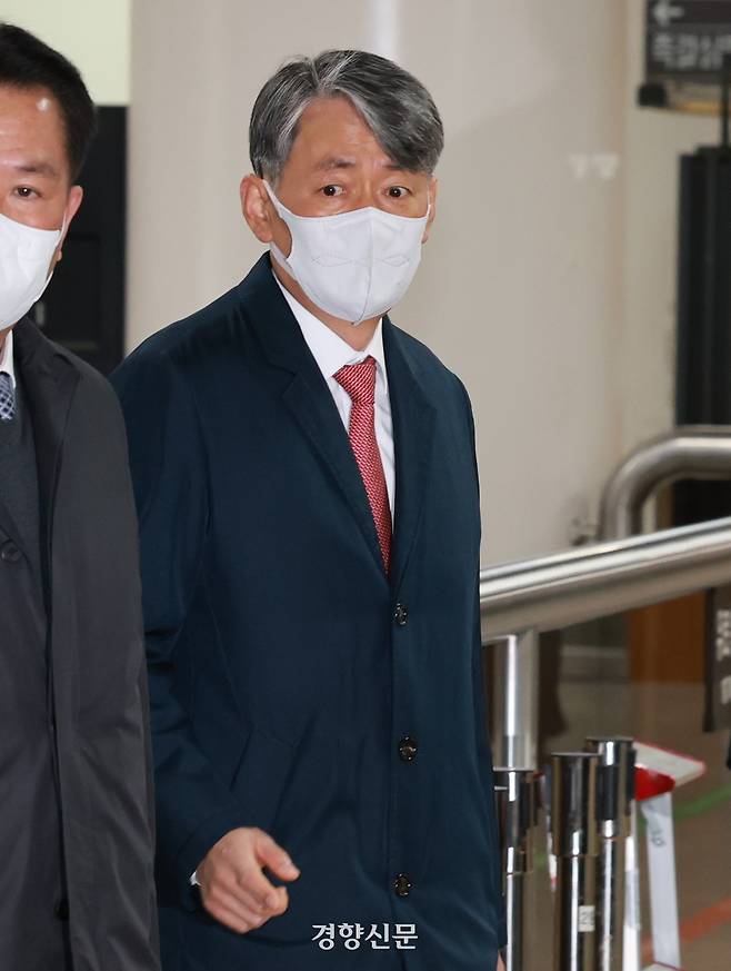 12.3 내란 중요임무 종사 혐의로 기소된 조지호 경찰청장이 지난달 20일 열린 본인의 재판 출석하기 위해 서초동 서울중앙지법으로 들어서고 있다. 이준헌 기자