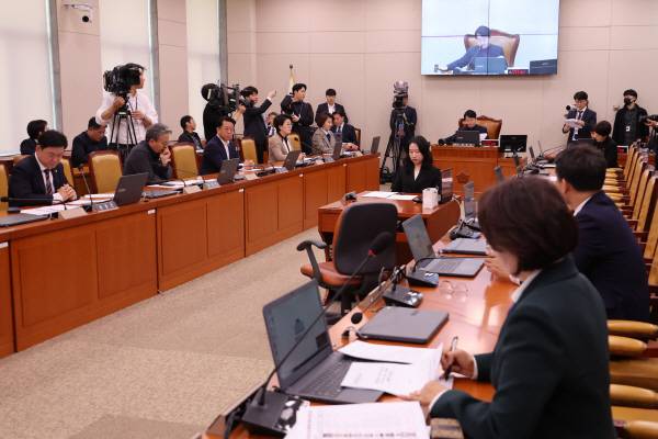 7일 서울 여의도 국회에서 12.29 여객기 참사 진상규명과 피해자 및 유가족의 피해구제를 위한 특별위원회 전체회의가 열리고 있다. 연합뉴스