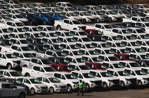 멕시코의 닛산 자동차 공장에 주차된 차들. [로이터 = 연합뉴스]