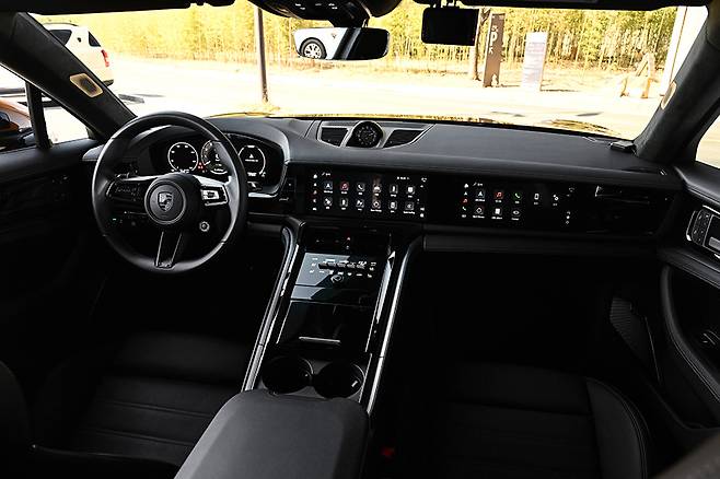 포르쉐 파나메라 터보 E-하이브리드. 사진 김학수 기자