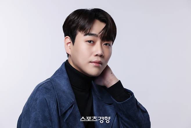 가수 황영웅. 희망브리지 제공