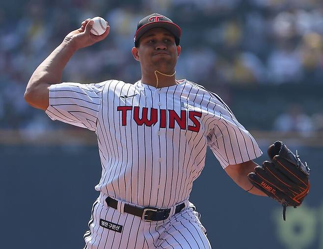 ▲ 올 시즌 LG의 새 외국인 투수로 입단한 요니 치리노스는 안정적인 첫 걸음을 내딛으며 시즌 기대치를 키우고 있다 ⓒ연합뉴스