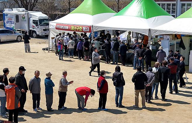 이재민의 일상을 찾아주는 게 산불 피해 복구의 핵심이다.[사진｜뉴시스]