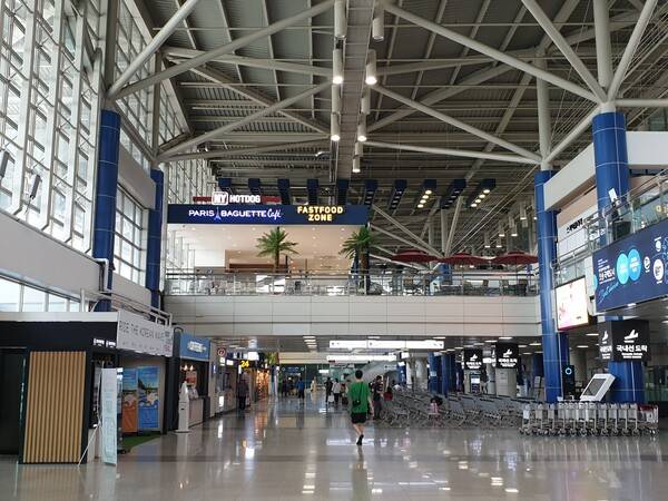 올해 하계시즌 청주국제공항에서 출발하는 국제선은 일본, 중국 노선으로의 증가가 두드러진다. 사진은 청주국제공항 출국장 풍경 / 여행신문 CB&nbsp;