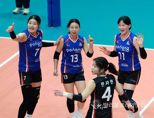 포항시체육회 선수들 환호.