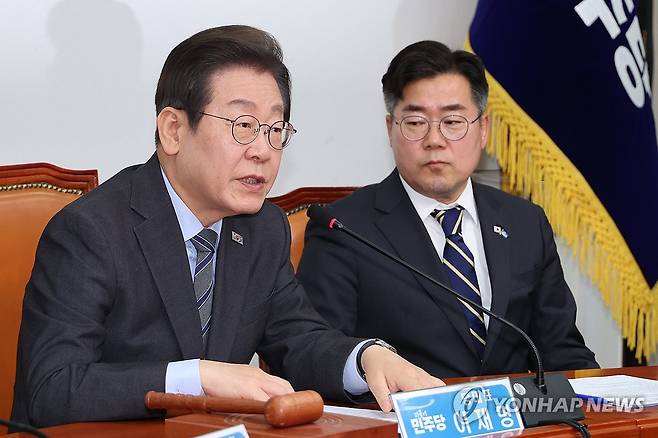 발언하는 이재명 대표 (서울=연합뉴스) 김주성 기자 = 더불어민주당 이재명 대표가 7일 서울 여의도 국회에서 열린 최고위원회의에서 발언하고 있다. 2025.4.7 utzza@yna.co.kr