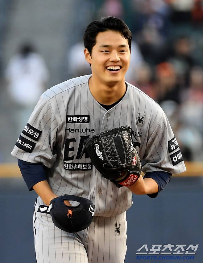 8일 잠실구장에서 열린 두산 베어스와 한화 이글스의 경기. 한화 문동주가 숨을 고르고 있다. 잠실=박재만 기자 pjm@sportschosun.com/2025.04.08/