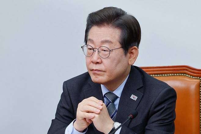 이재명 더불어민주당 대표가 7일 오전 서울 여의도 국회에서 열린 최고위원회의에 참석하고 있다. /뉴스1