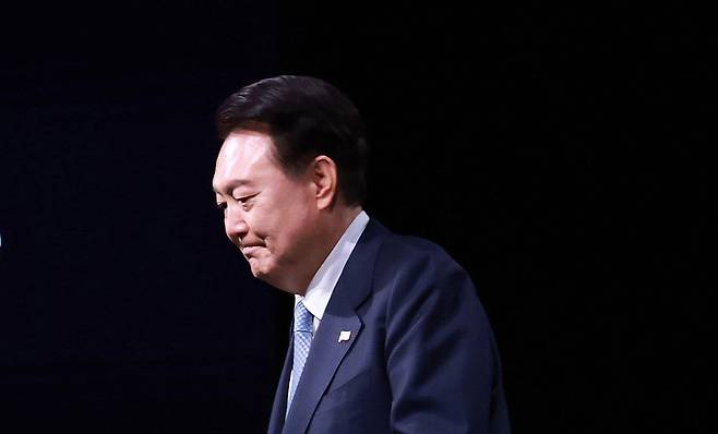 헌법재판소가 4일 윤석열 대통령을 파면했다. 탄핵 소추 111일, 변론 종결 38일 만이다.사진은 지난해 3월 3차 민주주의 정상회의 장관급 회의 개회식에 참석한 윤 전 대통령 모습. /뉴시스