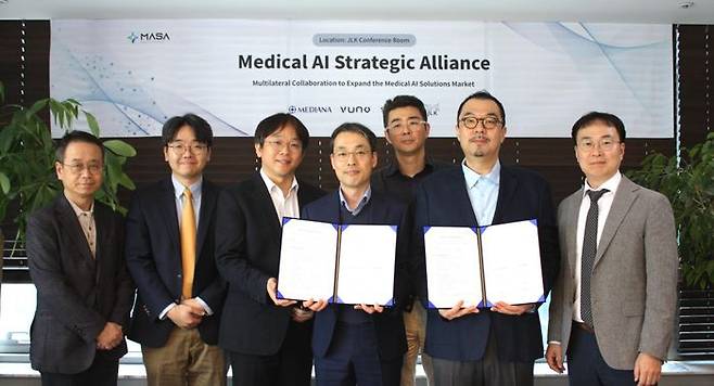 (왼쪽 세번째부터) 이예하 뷰노 대표, 김동민 제이엘케이 대표, 곽민철 셀바스AI·메디아나 대표 ⓒ뷰노