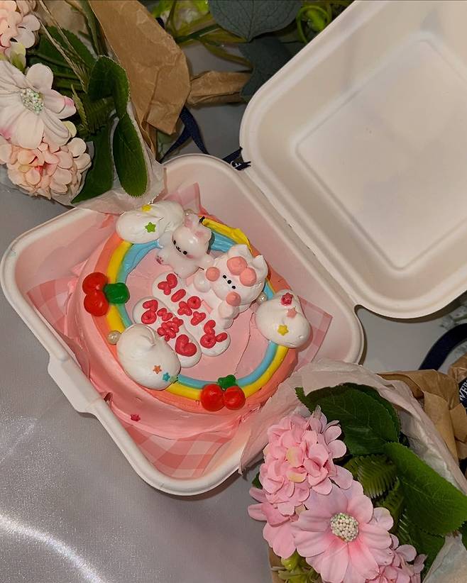 488493664_17863918716367513_4991956753023075658_n.jpg 최근 생일이었던 (구)시그니처 지원 인스타 사진 모음
