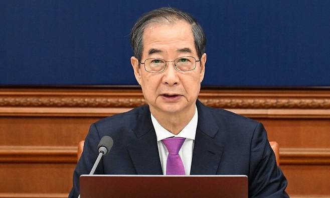 한덕수 대통령 권한대행이 8일 서울 광화문 정부서울청사에서 열린 국무회의에서 머리발언을 하고 있다. 대통령실사진기자단