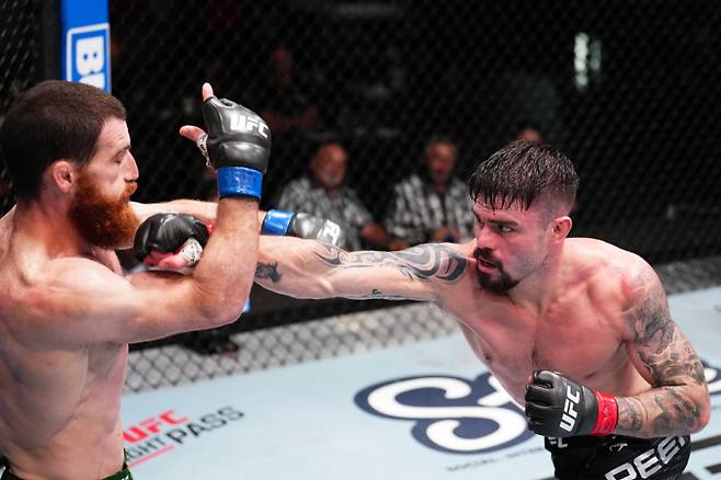 트레버 피크(오른쪽). 사진=UFC