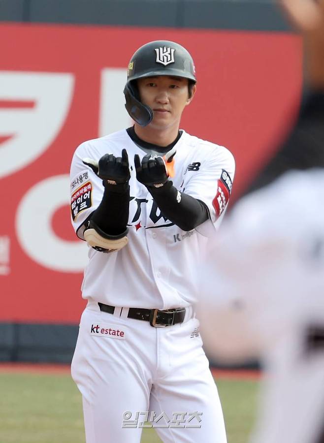 10일 오후 수원 KT위즈파크에서 열린 2025 프로야구 시범경기 키움과 KT 경기. KT 김민혁이 1회 좌월 2루타를 날리고 기뻐 하고있다. 수원=정시종 기자 capa@edaily.co.kr /2025.03.10.