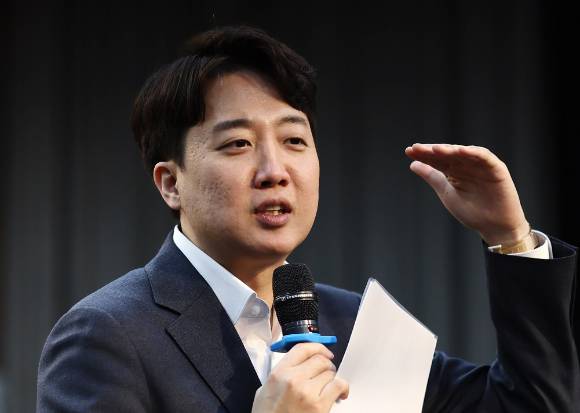 개혁신당 이준석 의원이 지난 2월 10일 서울 은행회관에서 열린 '한국은행노동조합, 5회 브라운백세미나' 에서 발표를 하고 있다.  [사진=연합뉴스]