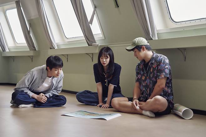 (From left) BTS' Jin, Ji Ye-eun and Kian84 in "Kian’s Bizarre B&B" (Netflix)
