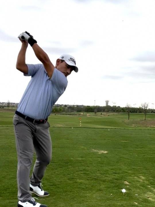 연습하는 강성훈.