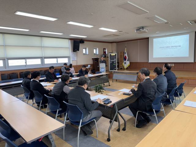 ▲익산시는 4일 영등1동 행정복지센터 대회의실에서 '2025년 간판개선사업'과 관련한 주민설명회를 열고 관련사업의 본격 추진에 나섰다. ⓒ익산시