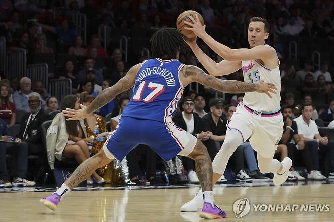 돌파하려는 로빈슨 [AP=연합뉴스]