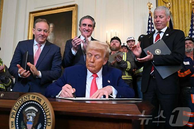 도널드 트럼프 미국 대통령이 8일(현지시간). 2025.04.09 ⓒ AFP=뉴스1 ⓒ News1 우동명 기자