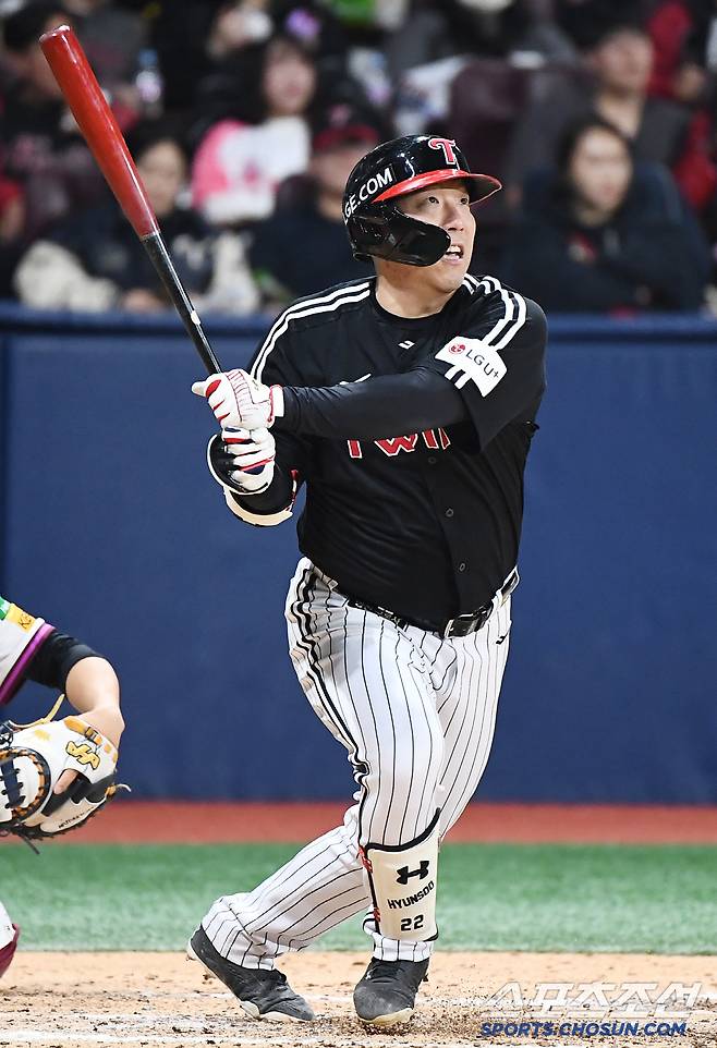 8일 서울 고척스카이돔에서 열린 LG-키움전. 7회초 1사 김현수가 솔로포를 치고 있다. 고척=정재근 기자 cjg@sportschosun.com/2025.4.8/